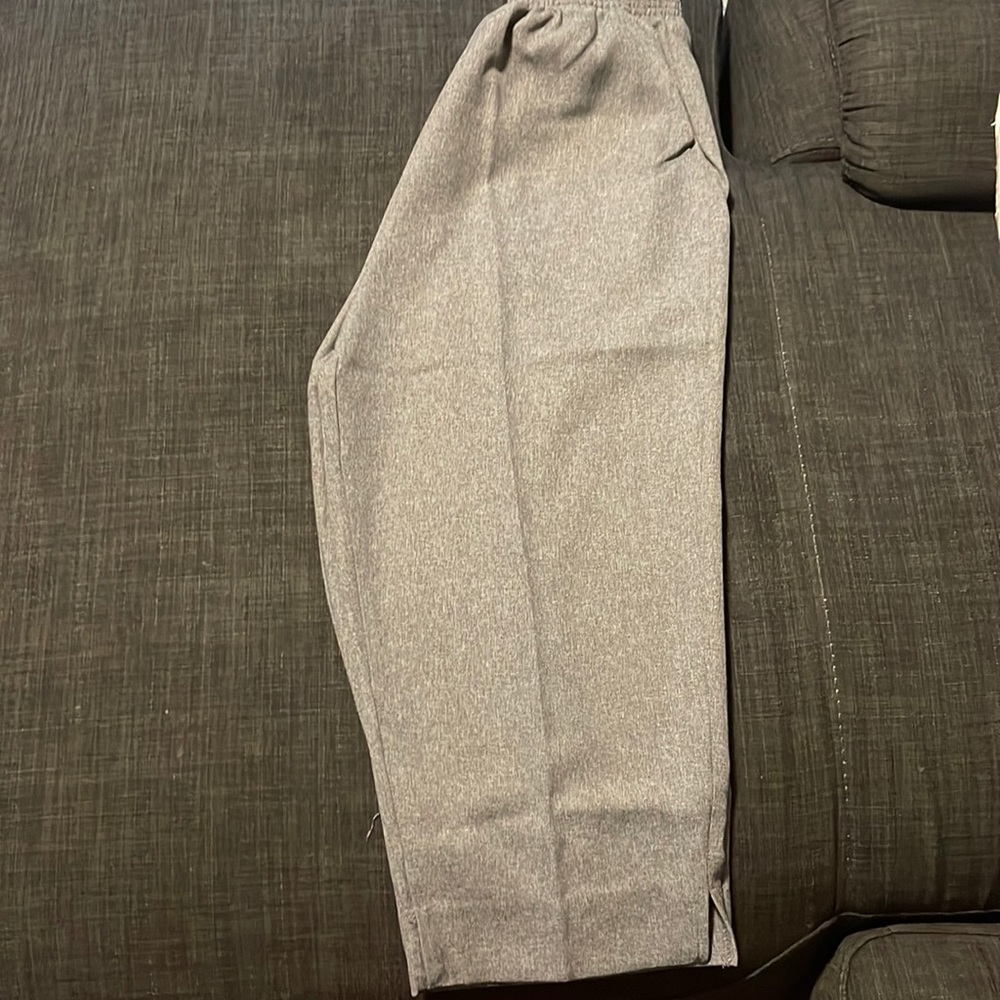 Salon Studio grey classic capri ,pull on